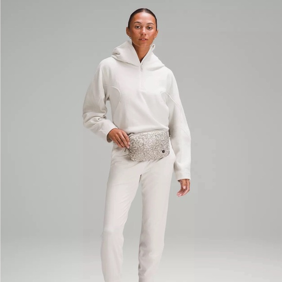 Lululemon Leopard White Opal Carbon Dust Quilted Grid Belt Bag 1.5L NWT - Picture 3 of 6